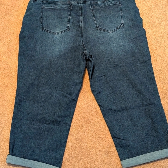 New Westport Signature Fit Denim Capri - Picture 3 of 8